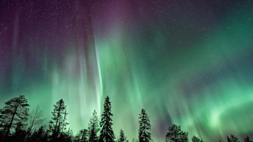 Aurora Borealis Lights Up Skies Across the U.S. Amid Powerful Geomagnetic Storm Tonight. (Image Credit: UnSplash)
