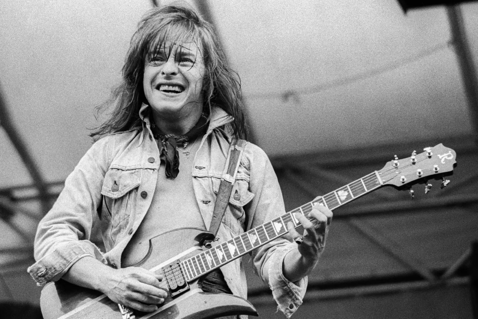 Rock Legend Rick Derringer Dies at 77 2 Rick Derringer performing in 1977. (Credit: Getty Images)