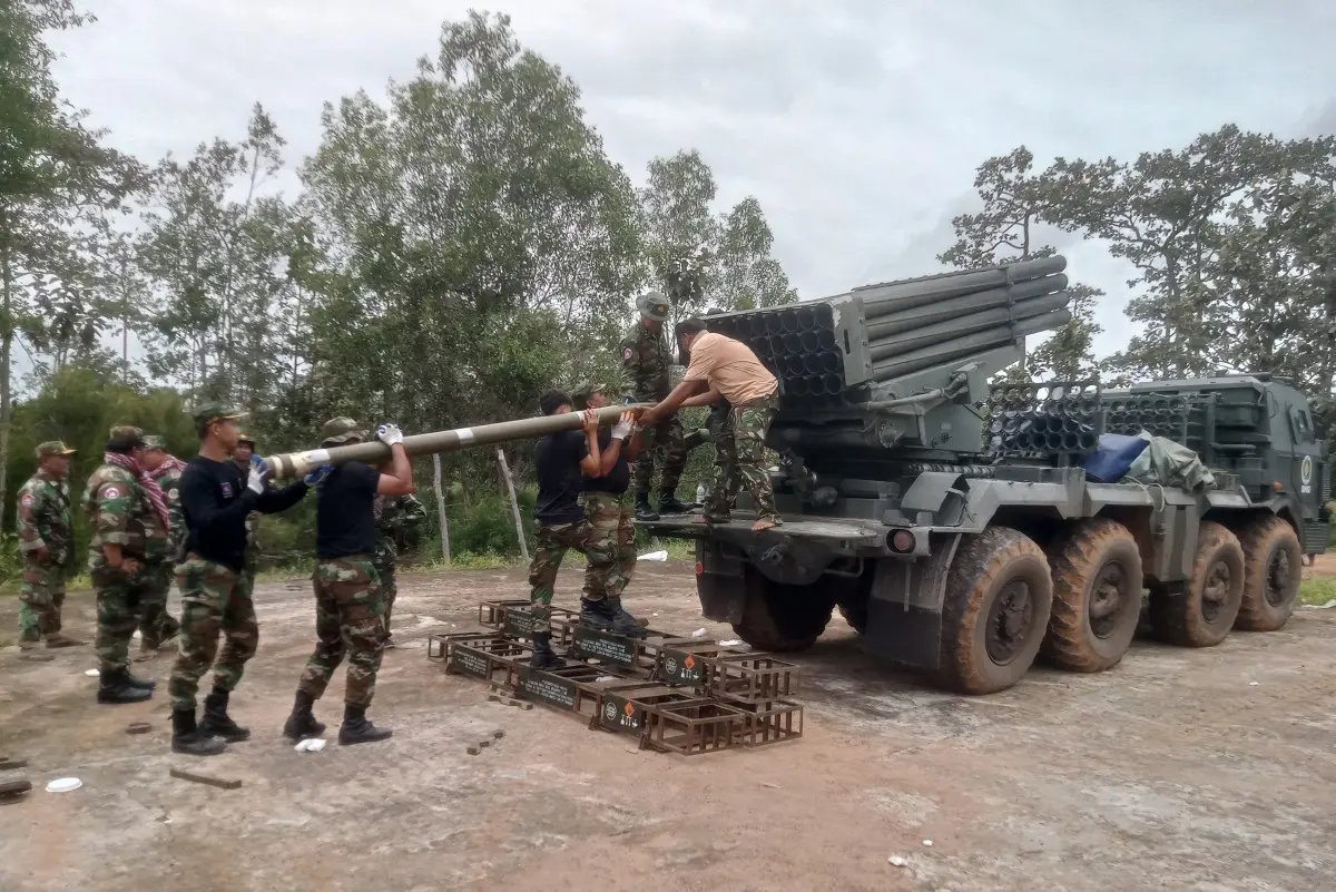 Thailand–Cambodia Border Conflict Escalates Today With Airstrikes and Civilian Casualties 1 Cambodian soldiers in Preah Vihear province on July 24, 2025 as Thailand launched air strikes on Cambodian military targets. (Image Source: AFP)