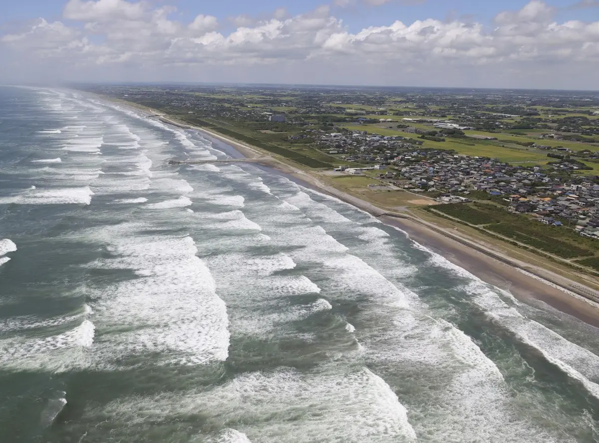 Massive Russian Earthquake Triggers Tsunami Warning for California’s North Coast 2 Tsunami waves crashing onto the Kujukuri Coast in Sosa City, Chiba Prefecture, Japan, on Wednesday. (Image Source: Toshiyuki Kon/The Yomiuri Shimbun/AP)